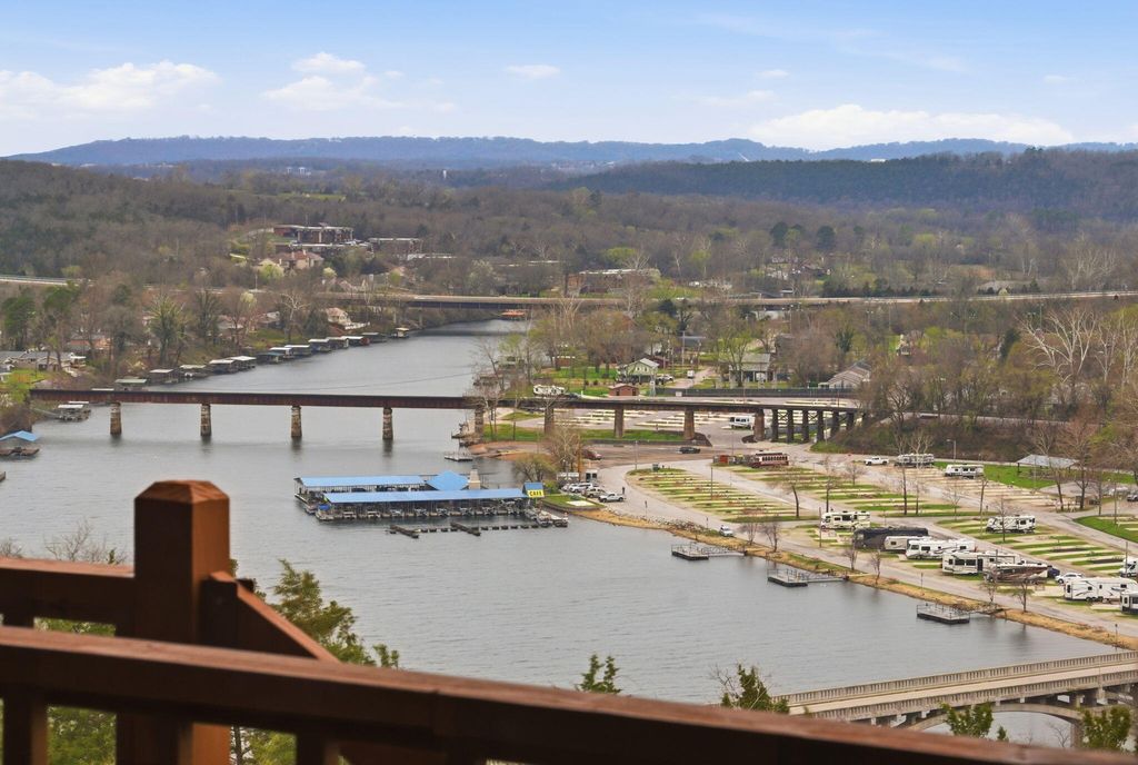 885 Knox Avenue 5, Hollister, MO 65672