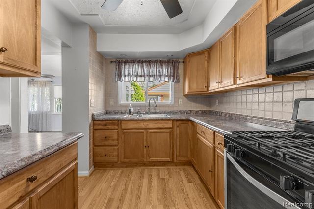 5101 Clippert Street, Dearborn Heights, MI 48125