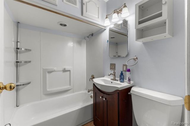 5101 Clippert Street, Dearborn Heights, MI 48125