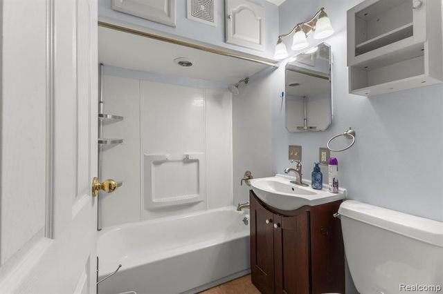 5101 Clippert Street, Dearborn Heights, MI 48125