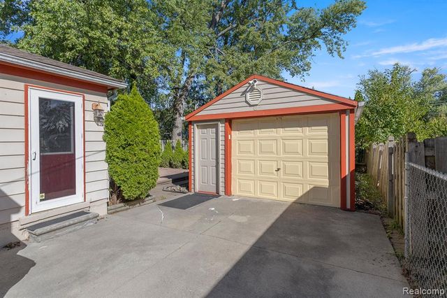 5101 Clippert Street, Dearborn Heights, MI 48125