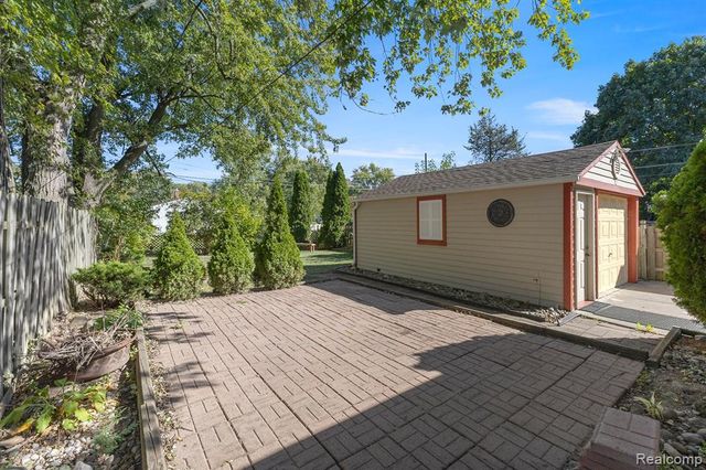 5101 Clippert Street, Dearborn Heights, MI 48125