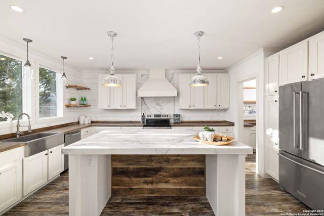 2301 Wegner B, New Braunfels, TX 78132