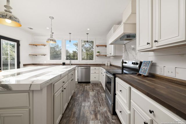 2301 Wegner B, New Braunfels, TX 78132