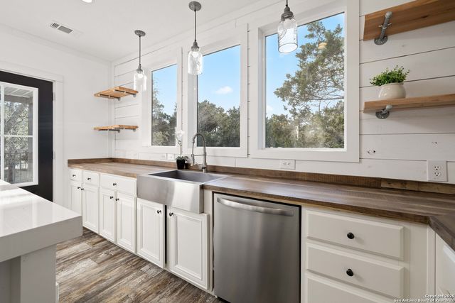 2301 Wegner B, New Braunfels, TX 78132