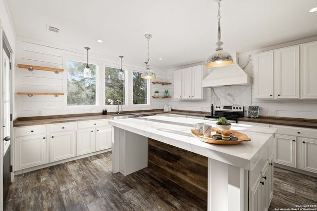 2301 Wegner B, New Braunfels, TX 78132