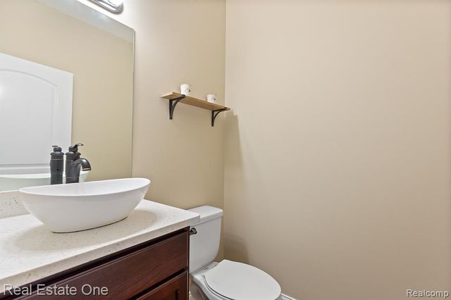 68 Biltmore Drive, Troy, MI 48084