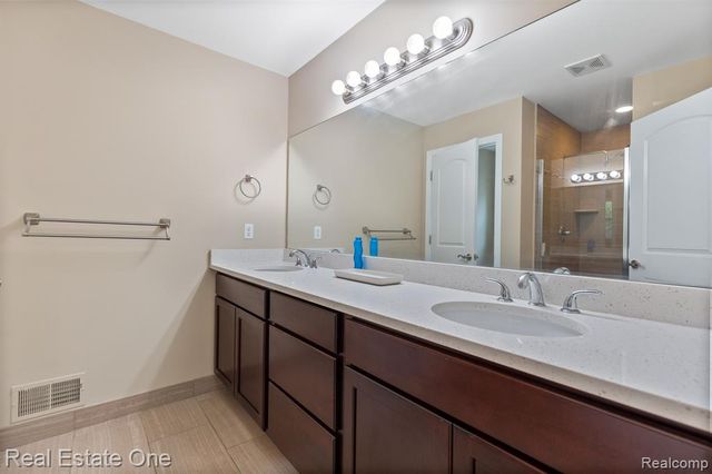 68 Biltmore Drive, Troy, MI 48084