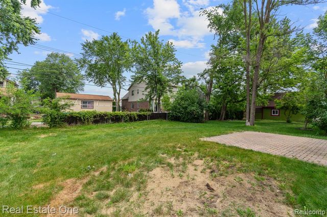 68 Biltmore Drive, Troy, MI 48084