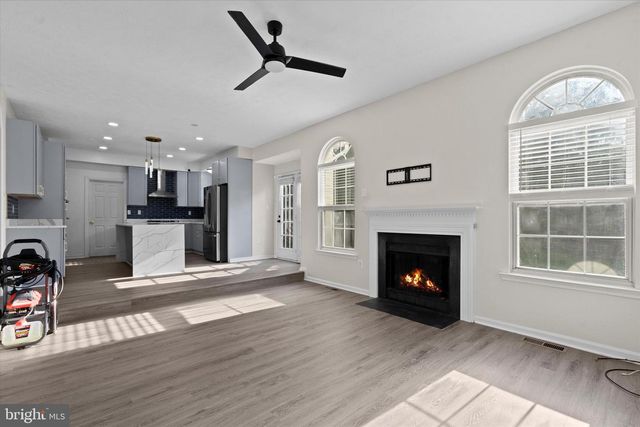 2230 COMMUNITY DR, Waldorf, MD 20601