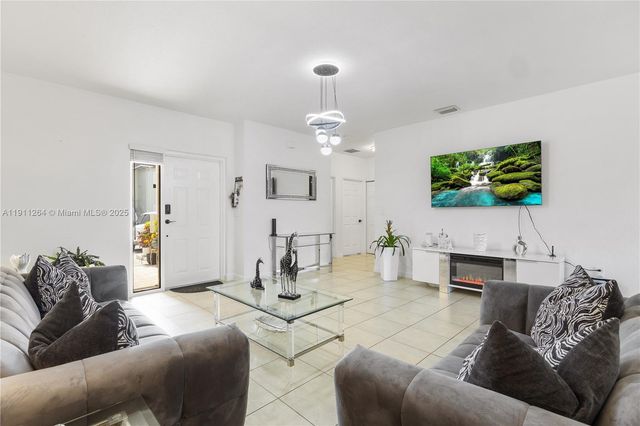 2741 NE 4th St 103, Homestead, FL 33033