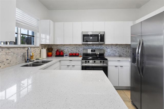 2741 NE 4th St 103, Homestead, FL 33033