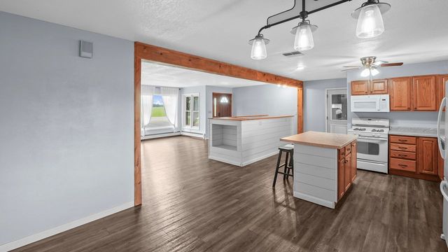10009 Wolf Road, Geneseo, IL 61254
