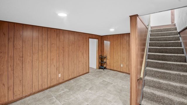 10009 Wolf Road, Geneseo, IL 61254
