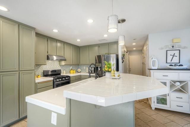 8834 Tobira Drive, Escondido, CA 92026
