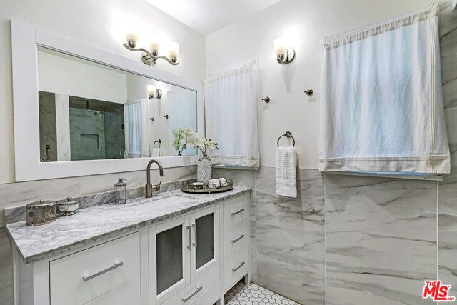1522 S Point View Street, Los Angeles, CA 90035