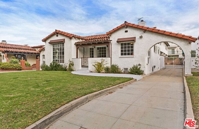 1522 S Point View Street, Los Angeles, CA 90035