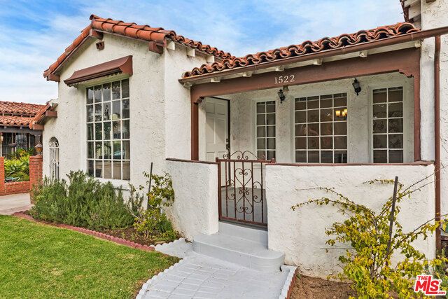 1522 S Point View Street, Los Angeles, CA 90035