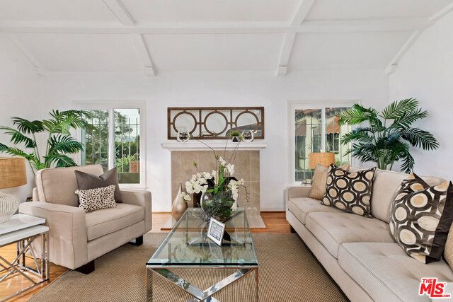 1522 S Point View Street, Los Angeles, CA 90035