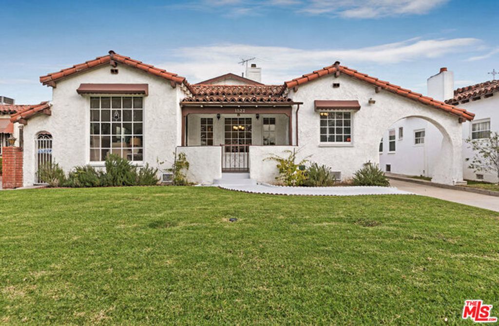 1522 S Point View Street, Los Angeles, CA 90035