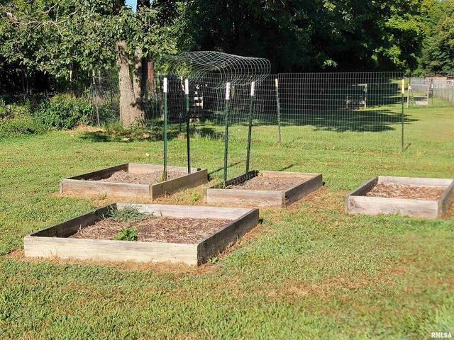 2517 Cherrybark Lane, Flora, IL 62839