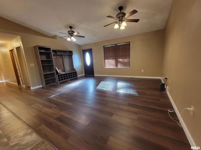 2517 Cherrybark Lane, Flora, IL 62839