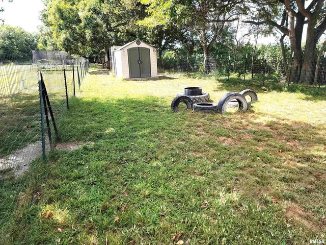 2517 Cherrybark Lane, Flora, IL 62839