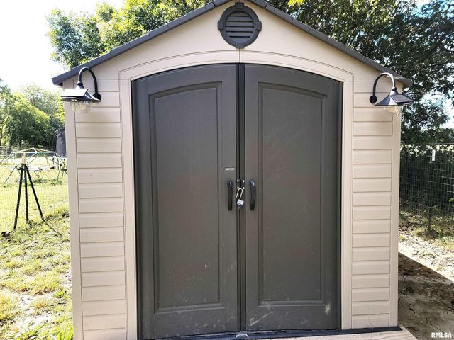 2517 Cherrybark Lane, Flora, IL 62839