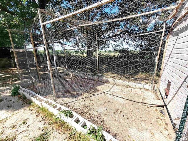 2517 Cherrybark Lane, Flora, IL 62839