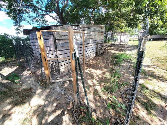 2517 Cherrybark Lane, Flora, IL 62839