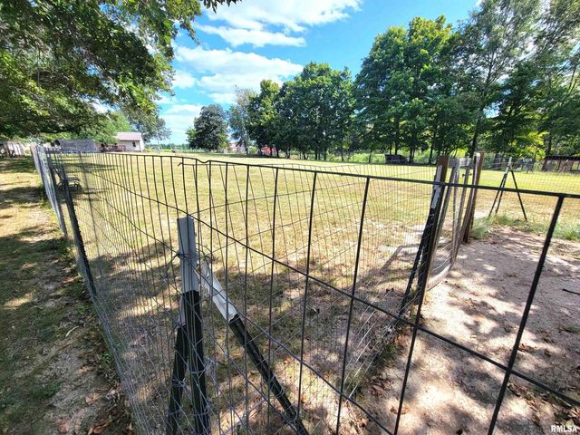 2517 Cherrybark Lane, Flora, IL 62839