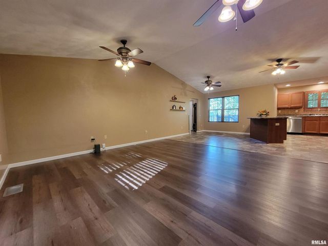 2517 Cherrybark Lane, Flora, IL 62839