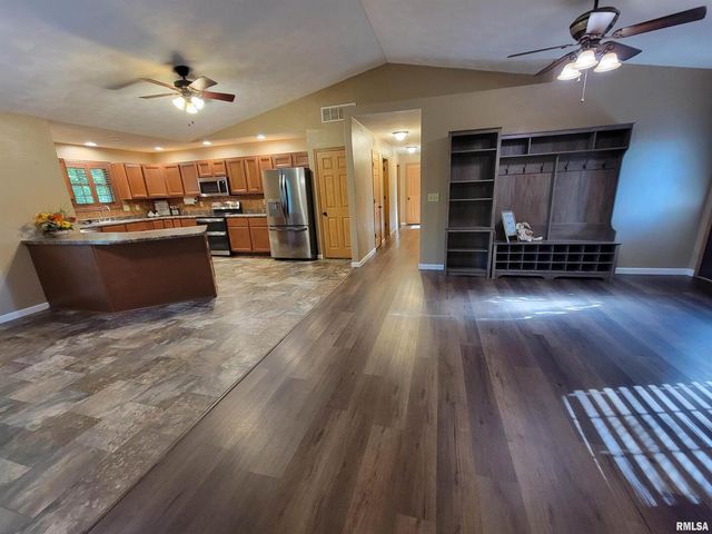 2517 Cherrybark Lane, Flora, IL 62839