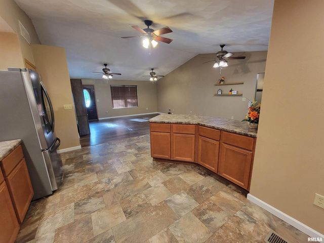 2517 Cherrybark Lane, Flora, IL 62839