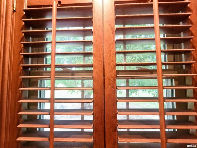 2517 Cherrybark Lane, Flora, IL 62839