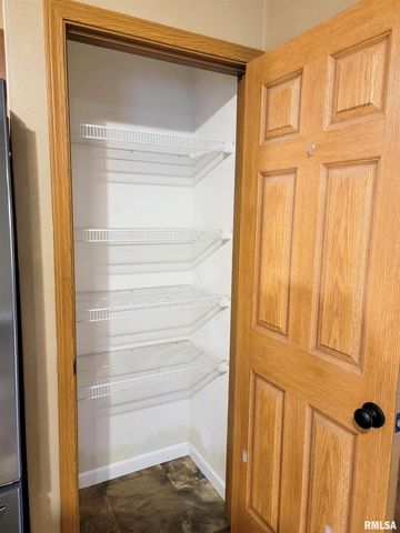 2517 Cherrybark Lane, Flora, IL 62839