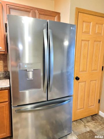 2517 Cherrybark Lane, Flora, IL 62839