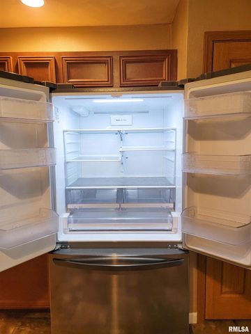 2517 Cherrybark Lane, Flora, IL 62839