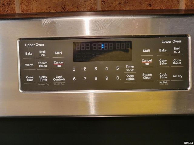 2517 Cherrybark Lane, Flora, IL 62839