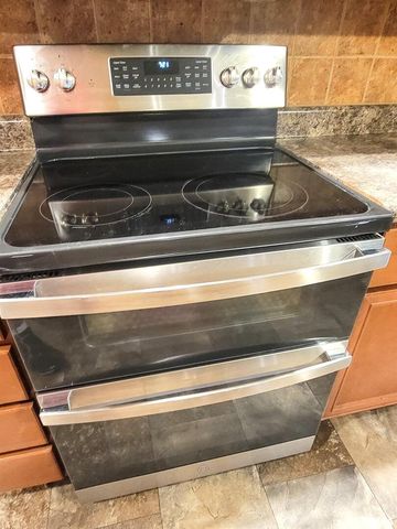 2517 Cherrybark Lane, Flora, IL 62839