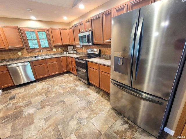 2517 Cherrybark Lane, Flora, IL 62839