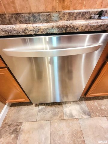 2517 Cherrybark Lane, Flora, IL 62839