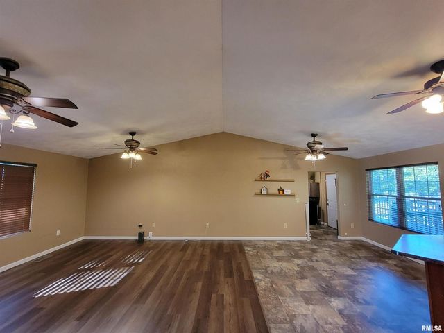 2517 Cherrybark Lane, Flora, IL 62839