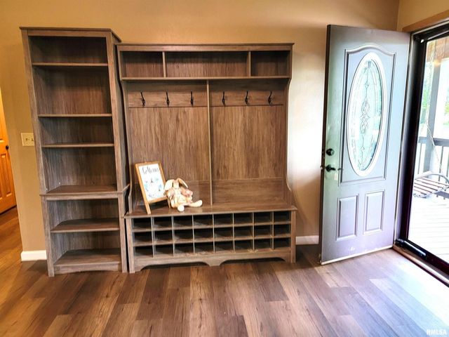 2517 Cherrybark Lane, Flora, IL 62839