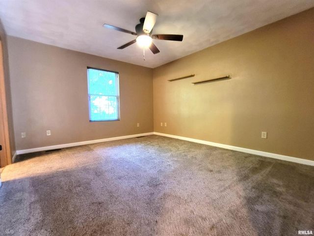 2517 Cherrybark Lane, Flora, IL 62839