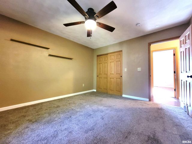 2517 Cherrybark Lane, Flora, IL 62839