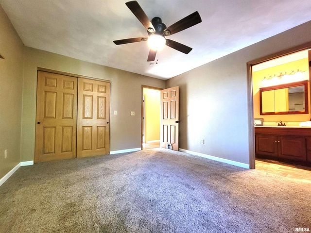 2517 Cherrybark Lane, Flora, IL 62839