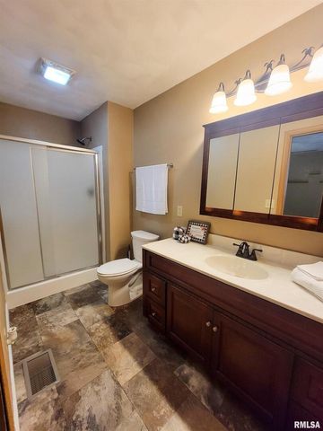 2517 Cherrybark Lane, Flora, IL 62839