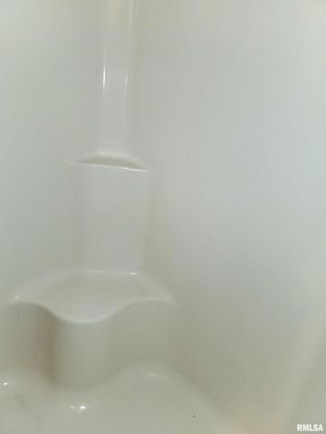 2517 Cherrybark Lane, Flora, IL 62839