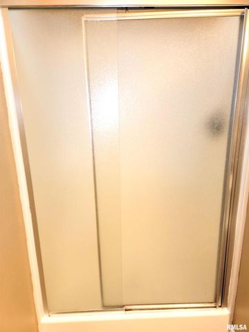 2517 Cherrybark Lane, Flora, IL 62839